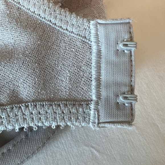 Chantelle minimizing underwire  bra - Picture 11 of 11